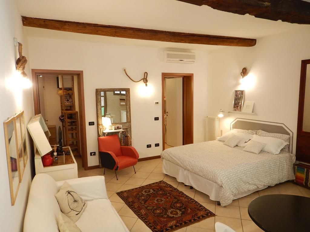 Апартаменты La Casa Degli Zii Феррара Экстерьер фото