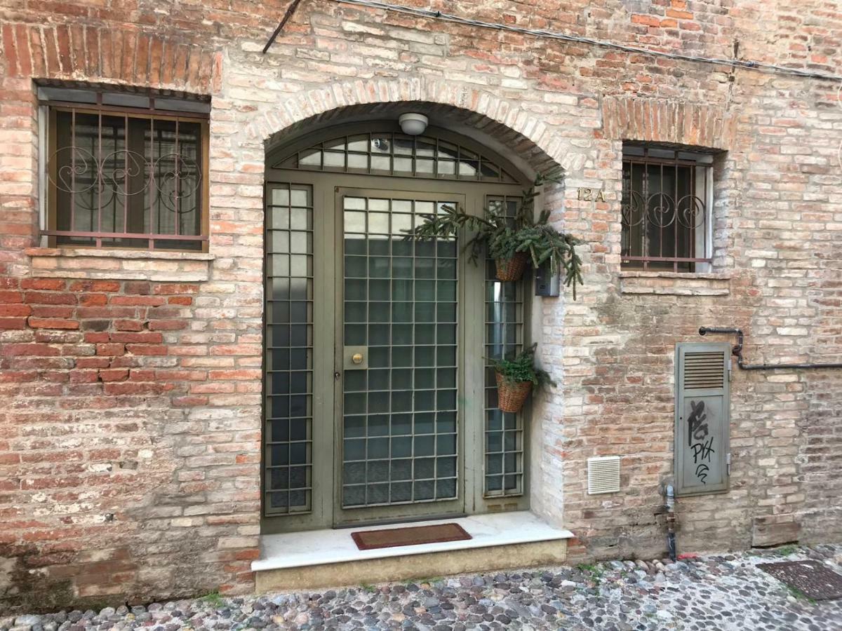 Апартаменты La Casa Degli Zii Феррара Экстерьер фото